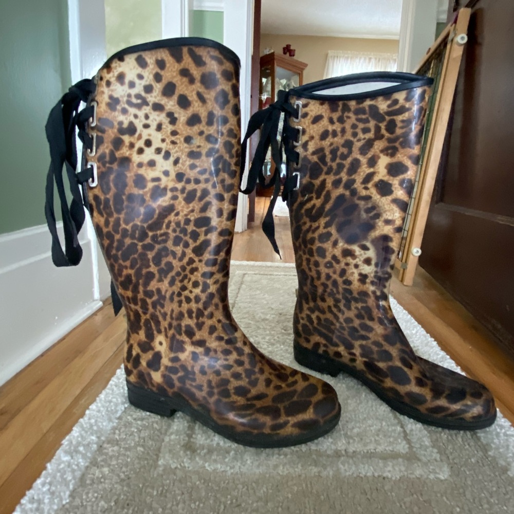 DAV Cheetah Print Rain Boots